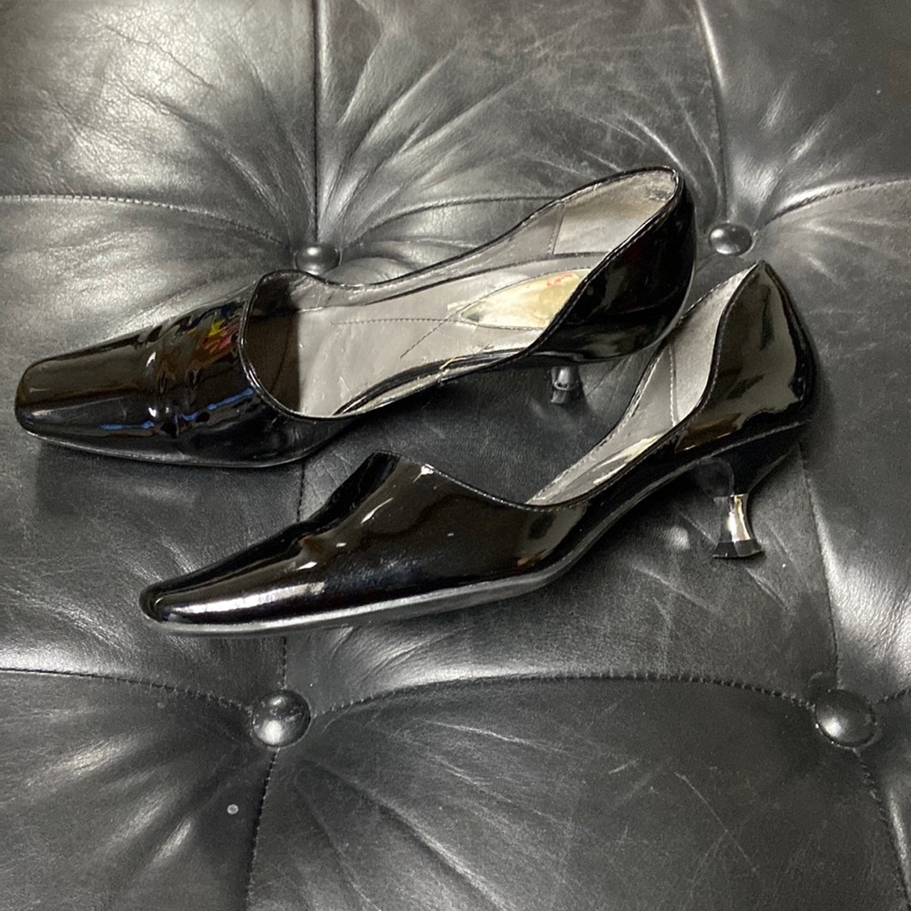 Liz Claiborne patented leather shoes